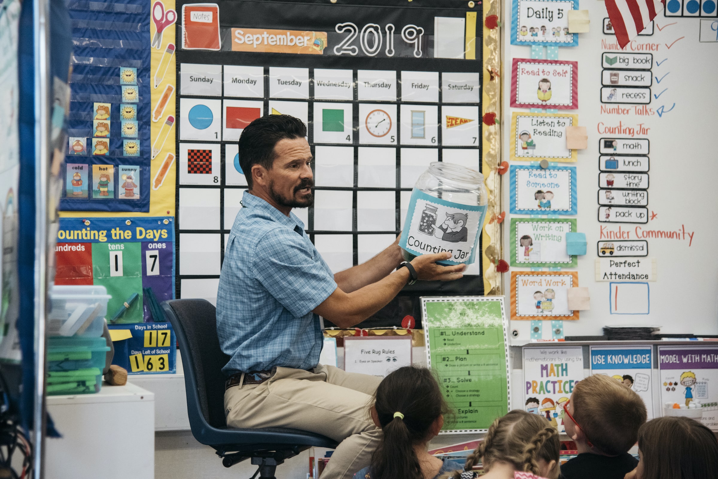 A bilingual teaching credential candidate teaching in the classroom. (Photo was taken prior to the Coronavirus pandemic).