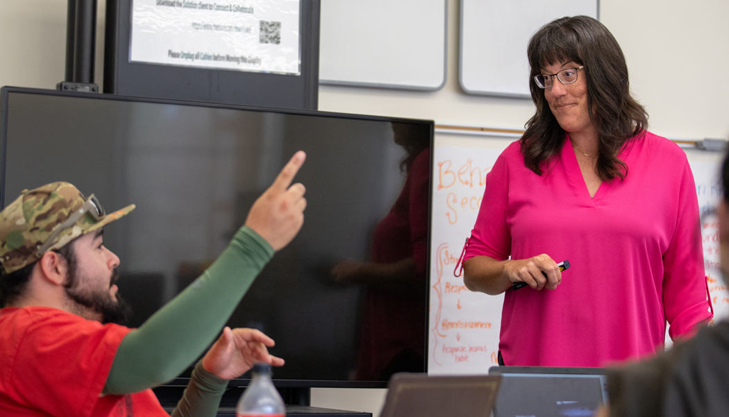 Katie Paulding (right) listens to graduate student Jaime Avila Esparza.