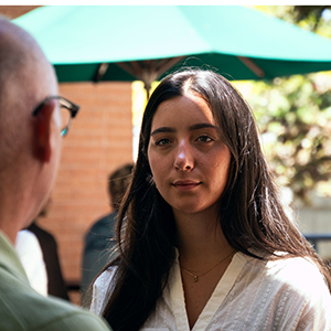 Cal Poly student talking with an alumnus at an outdoor mentorship event.