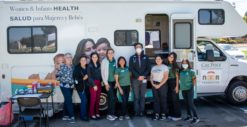 Mi Gente, Nuestra Salud researchers and volunteers standing in front of the Cal Poly Mobile Health Unit van.