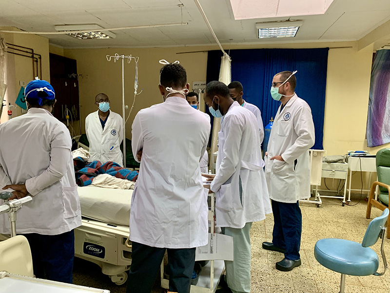 David Jeffcoach instructs Ethiopian physicians in surgical procedures in the intensive care unit in Soddo Christian Hospital