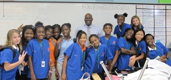 Cal Poly Honored Alumni Roger Duncan with kids in class.