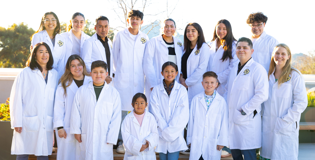 Outdoors group photo of the Nuestra Ciencia research group