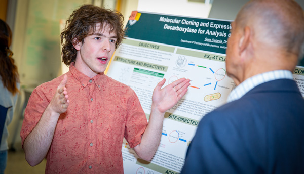 Bailey College student presenting research
