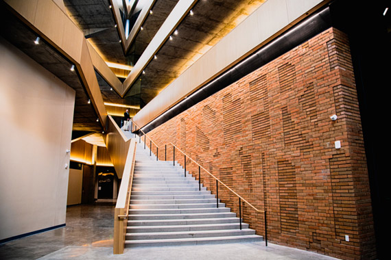 Frost Center atrium and Discere Faciendo wall