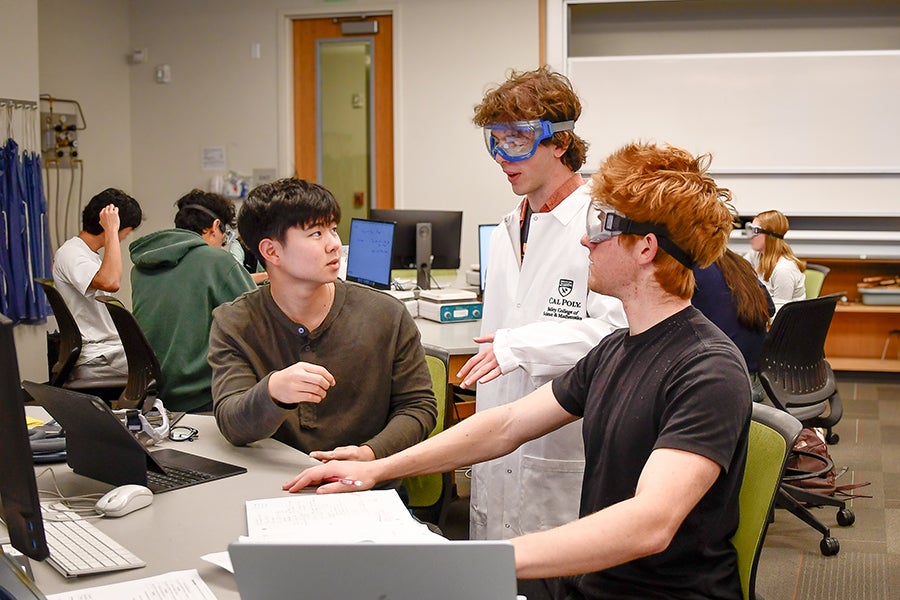 Learning Assistant Sam Catania guides students in a lab