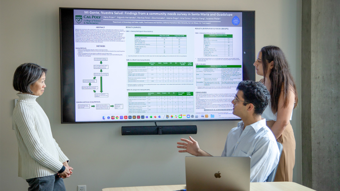 Public health faculty and students discuss their research.