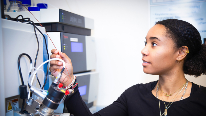 Biological sciences and Frost Research Scholar Genesis Glover