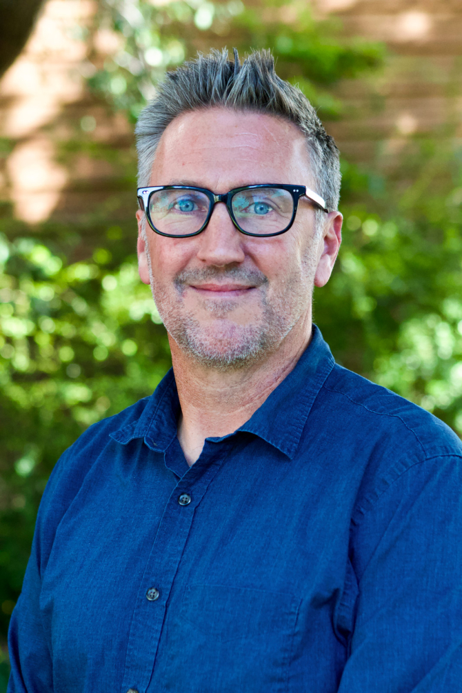 Headshot image of Karl Saunders