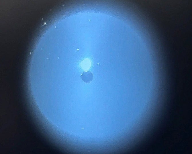 Image of ultracold atoms collected in the source chamber.